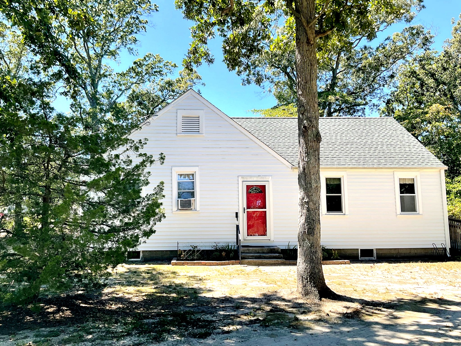 Front exterior of the Historic Town Bank Chapel